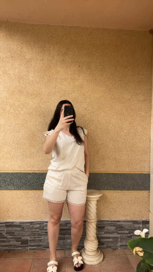 Short en lin brodé